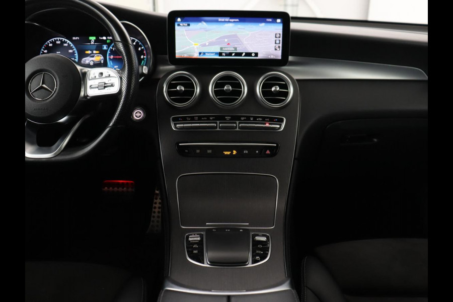 Mercedes-Benz GLC 300de 4MATIC AMG Night | Panoramadak | Adaptive cruise | Trekhaak | Stoelverwarming | Carplay | Leder/Alcantara | Digital Cockpit | 360 Camera | Park Assist