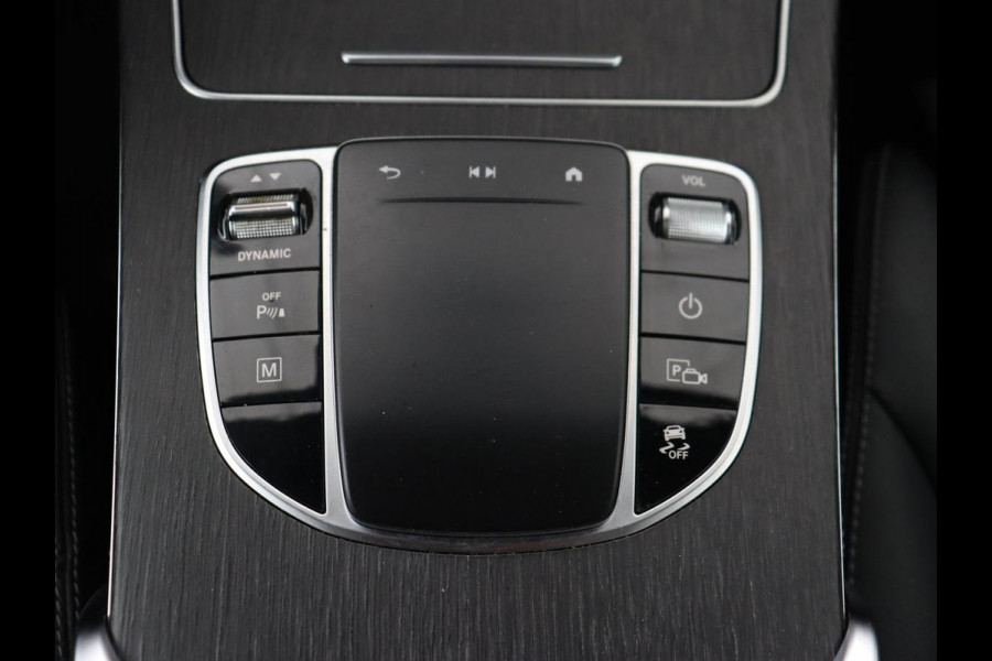 Mercedes-Benz GLC 300de 4MATIC AMG Night | Panoramadak | Adaptive cruise | Trekhaak | Stoelverwarming | Carplay | Leder/Alcantara | Digital Cockpit | 360 Camera | Park Assist