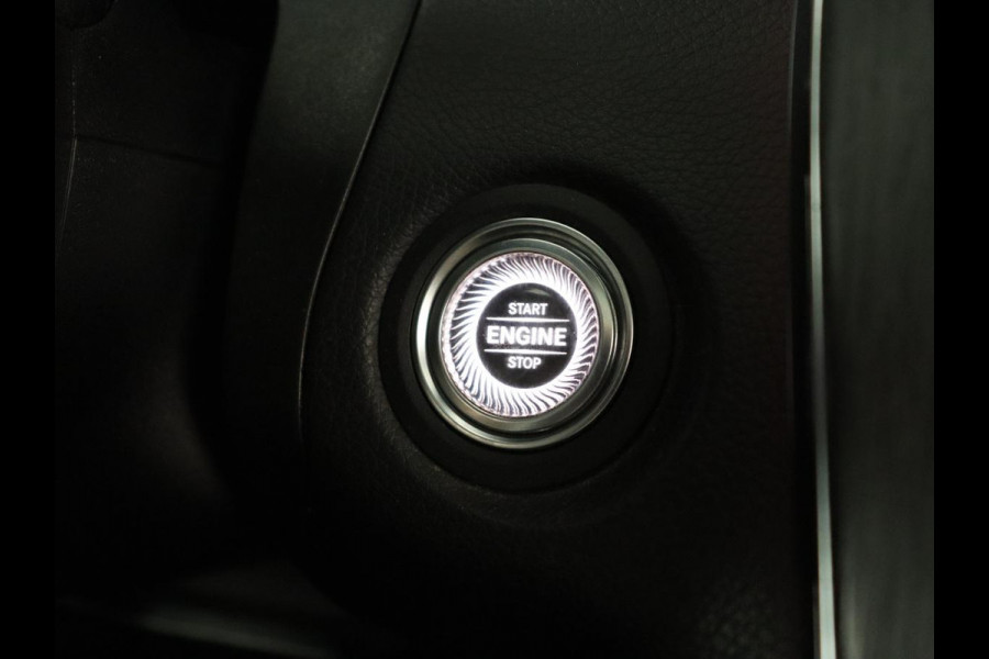 Mercedes-Benz GLC 300de 4MATIC AMG Night | Panoramadak | Adaptive cruise | Trekhaak | Stoelverwarming | Carplay | Leder/Alcantara | Digital Cockpit | 360 Camera | Park Assist