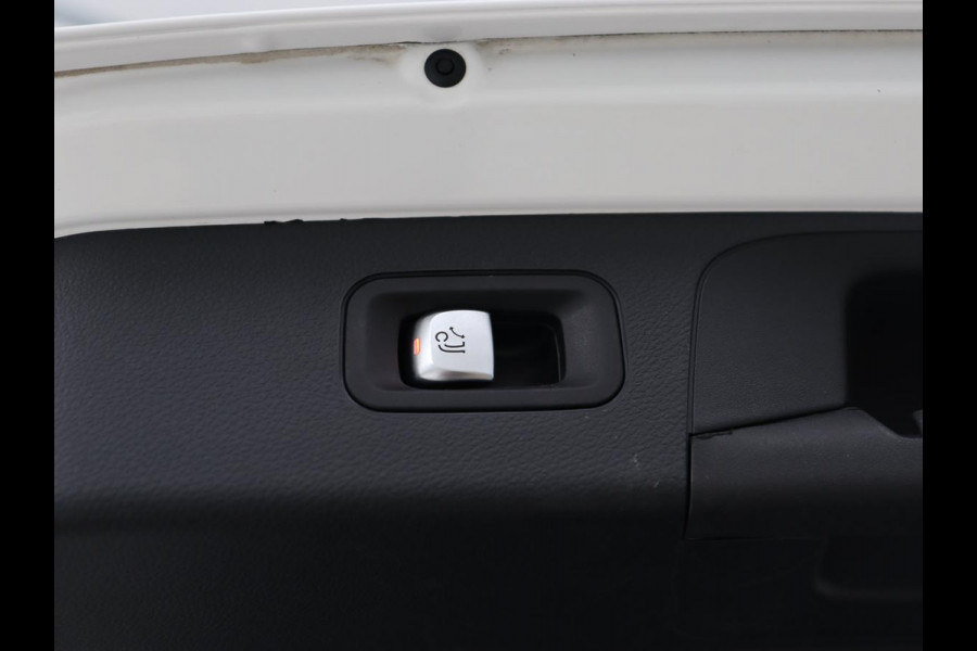 Mercedes-Benz GLC 300de 4MATIC AMG Night | Panoramadak | Adaptive cruise | Trekhaak | Stoelverwarming | Carplay | Leder/Alcantara | Digital Cockpit | 360 Camera | Park Assist