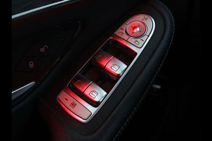 Mercedes-Benz GLC 300de 4MATIC AMG Night | Panoramadak | Adaptive cruise | Trekhaak | Stoelverwarming | Carplay | Leder/Alcantara | Digital Cockpit | 360 Camera | Park Assist