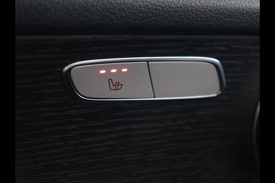Mercedes-Benz GLC 300de 4MATIC AMG Night | Panoramadak | Adaptive cruise | Trekhaak | Stoelverwarming | Carplay | Leder/Alcantara | Digital Cockpit | 360 Camera | Park Assist