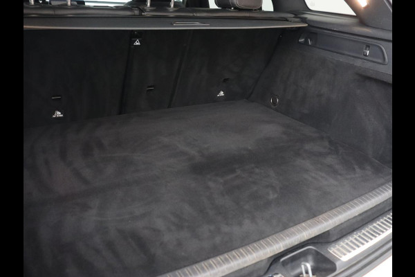 Mercedes-Benz GLC 300de 4MATIC AMG Night | Panoramadak | Adaptive cruise | Trekhaak | Stoelverwarming | Carplay | Leder/Alcantara | Digital Cockpit | 360 Camera | Park Assist