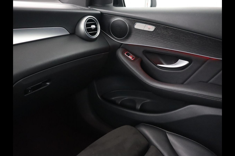 Mercedes-Benz GLC 300de 4MATIC AMG Night | Panoramadak | Adaptive cruise | Trekhaak | Stoelverwarming | Carplay | Leder/Alcantara | Digital Cockpit | 360 Camera | Park Assist
