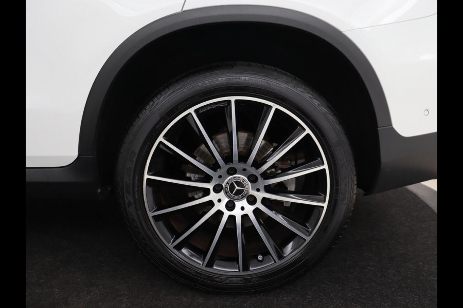 Mercedes-Benz GLC 300de 4MATIC AMG Night | Panoramadak | Adaptive cruise | Trekhaak | Stoelverwarming | Carplay | Leder/Alcantara | Digital Cockpit | 360 Camera | Park Assist