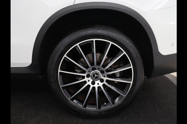 Mercedes-Benz GLC 300de 4MATIC AMG Night | Panoramadak | Adaptive cruise | Trekhaak | Stoelverwarming | Carplay | Leder/Alcantara | Digital Cockpit | 360 Camera | Park Assist