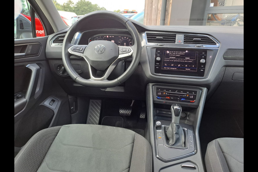 Volkswagen Tiguan 1.5 TSI Elegance | Trekhaak | Navi | ACC | Stoelverwarming | Lane Assist | Kyeless | Camera | IQ Light | Side Assist |