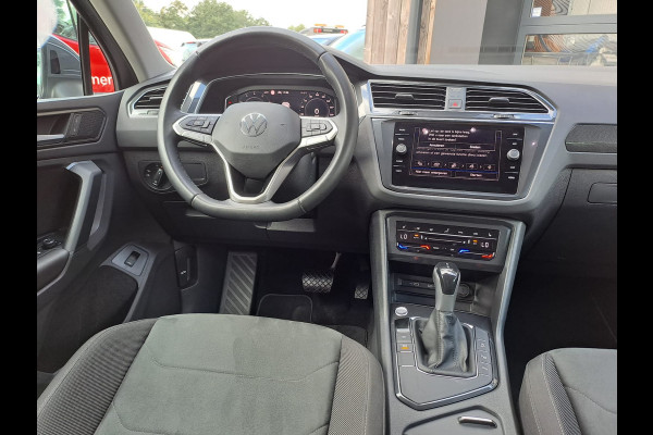 Volkswagen Tiguan 1.5 TSI Elegance | Trekhaak | Navi | ACC | Stoelverwarming | Lane Assist | Kyeless | Camera | IQ Light | Side Assist |