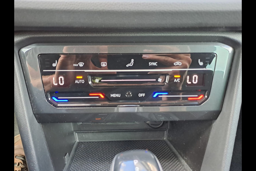 Volkswagen Tiguan 1.5 TSI Elegance | Trekhaak | Navi | ACC | Stoelverwarming | Lane Assist | Kyeless | Camera | IQ Light | Side Assist |