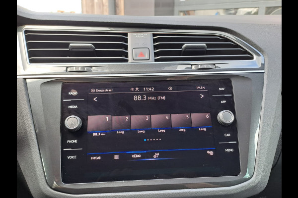 Volkswagen Tiguan 1.5 TSI Elegance | Trekhaak | Navi | ACC | Stoelverwarming | Lane Assist | Kyeless | Camera | IQ Light | Side Assist |