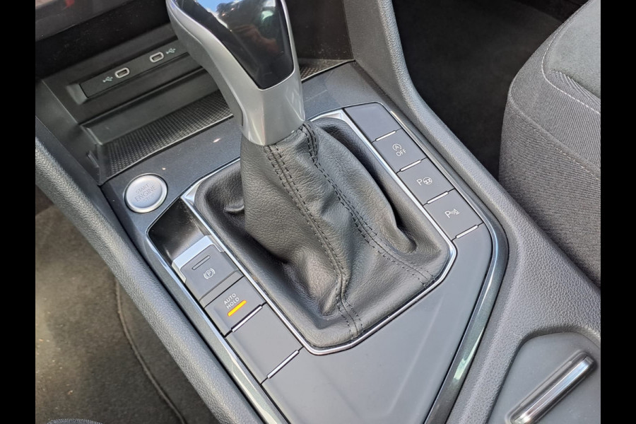 Volkswagen Tiguan 1.5 TSI Elegance | Trekhaak | Navi | ACC | Stoelverwarming | Lane Assist | Kyeless | Camera | IQ Light | Side Assist |