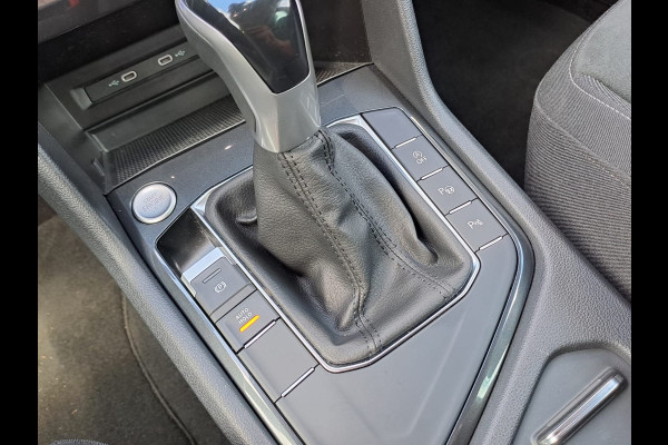 Volkswagen Tiguan 1.5 TSI Elegance | Trekhaak | Navi | ACC | Stoelverwarming | Lane Assist | Kyeless | Camera | IQ Light | Side Assist |
