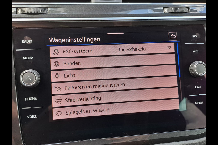 Volkswagen Tiguan 1.5 TSI Elegance | Trekhaak | Navi | ACC | Stoelverwarming | Lane Assist | Kyeless | Camera | IQ Light | Side Assist |