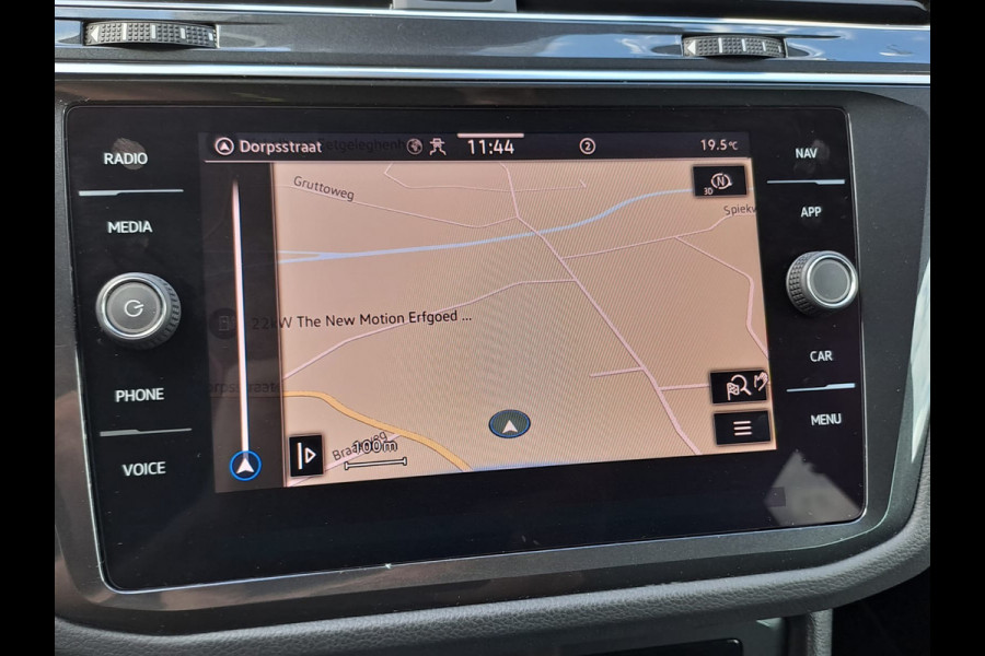 Volkswagen Tiguan 1.5 TSI Elegance | Trekhaak | Navi | ACC | Stoelverwarming | Lane Assist | Kyeless | Camera | IQ Light | Side Assist |