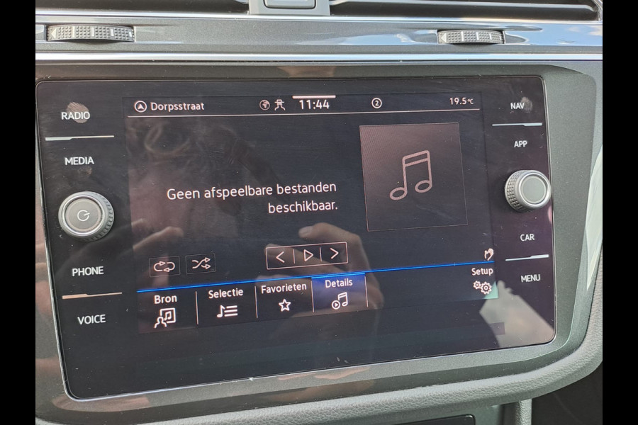 Volkswagen Tiguan 1.5 TSI Elegance | Trekhaak | Navi | ACC | Stoelverwarming | Lane Assist | Kyeless | Camera | IQ Light | Side Assist |