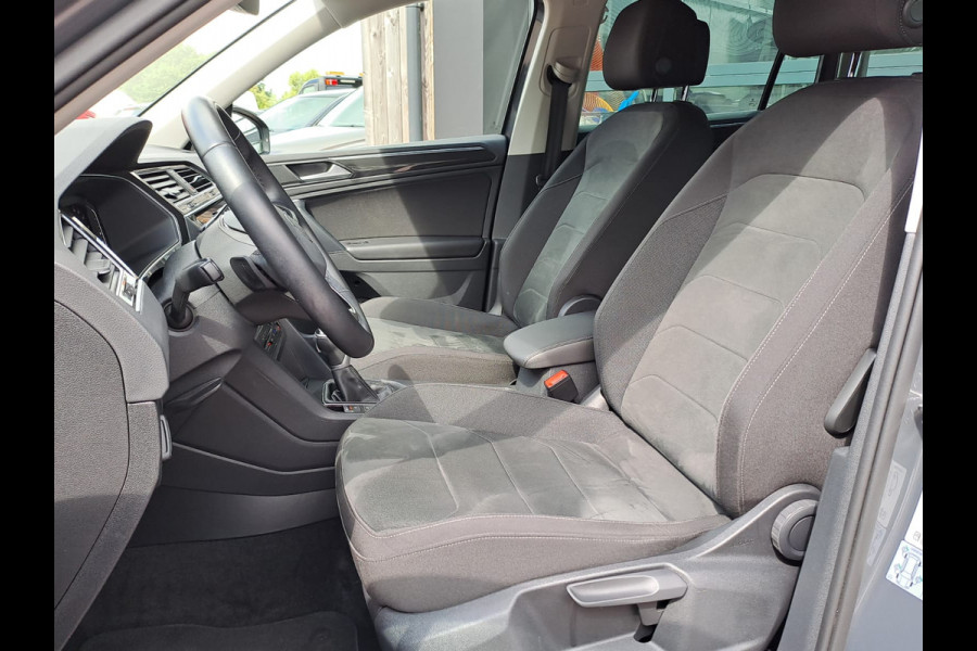 Volkswagen Tiguan 1.5 TSI Elegance | Trekhaak | Navi | ACC | Stoelverwarming | Lane Assist | Kyeless | Camera | IQ Light | Side Assist |