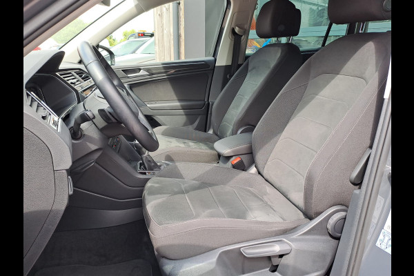 Volkswagen Tiguan 1.5 TSI Elegance | Trekhaak | Navi | ACC | Stoelverwarming | Lane Assist | Kyeless | Camera | IQ Light | Side Assist |