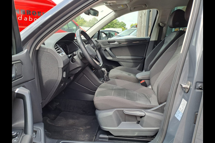 Volkswagen Tiguan 1.5 TSI Elegance | Trekhaak | Navi | ACC | Stoelverwarming | Lane Assist | Kyeless | Camera | IQ Light | Side Assist |