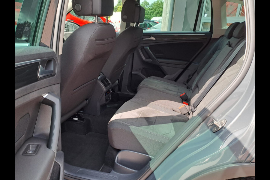 Volkswagen Tiguan 1.5 TSI Elegance | Trekhaak | Navi | ACC | Stoelverwarming | Lane Assist | Kyeless | Camera | IQ Light | Side Assist |