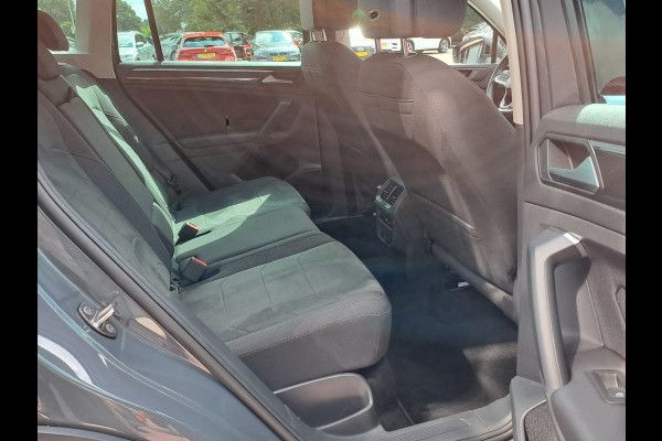 Volkswagen Tiguan 1.5 TSI Elegance | Trekhaak | Navi | ACC | Stoelverwarming | Lane Assist | Kyeless | Camera | IQ Light | Side Assist |
