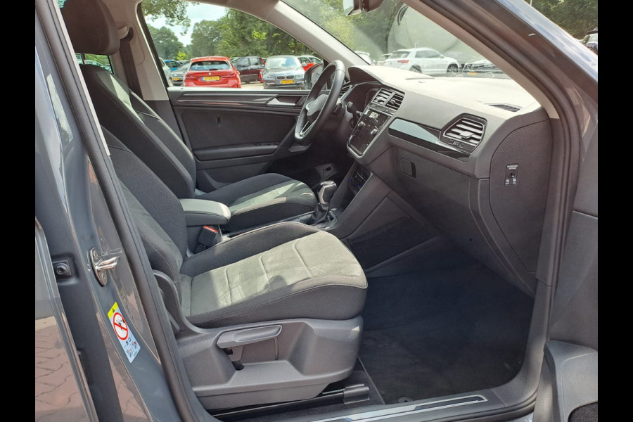 Volkswagen Tiguan 1.5 TSI Elegance | Trekhaak | Navi | ACC | Stoelverwarming | Lane Assist | Kyeless | Camera | IQ Light | Side Assist |
