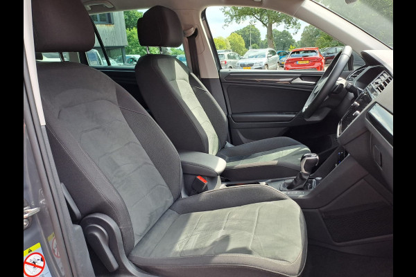 Volkswagen Tiguan 1.5 TSI Elegance | Trekhaak | Navi | ACC | Stoelverwarming | Lane Assist | Kyeless | Camera | IQ Light | Side Assist |