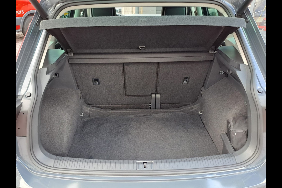Volkswagen Tiguan 1.5 TSI Elegance | Trekhaak | Navi | ACC | Stoelverwarming | Lane Assist | Kyeless | Camera | IQ Light | Side Assist |