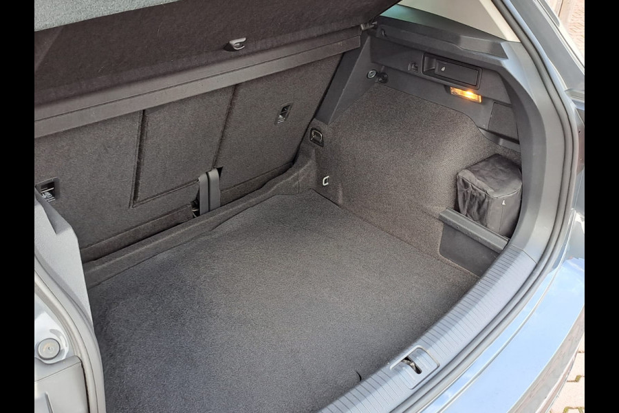 Volkswagen Tiguan 1.5 TSI Elegance | Trekhaak | Navi | ACC | Stoelverwarming | Lane Assist | Kyeless | Camera | IQ Light | Side Assist |