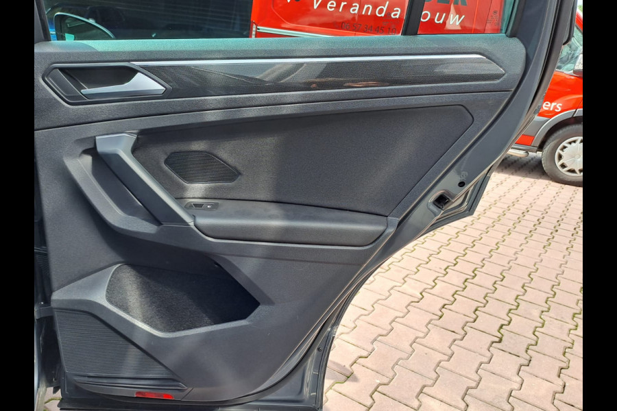 Volkswagen Tiguan 1.5 TSI Elegance | Trekhaak | Navi | ACC | Stoelverwarming | Lane Assist | Kyeless | Camera | IQ Light | Side Assist |