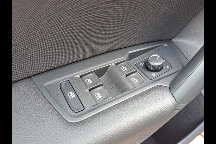 Volkswagen Tiguan 1.5 TSI Elegance | Trekhaak | Navi | ACC | Stoelverwarming | Lane Assist | Kyeless | Camera | IQ Light | Side Assist |