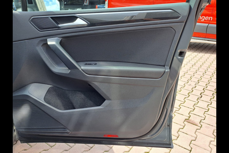 Volkswagen Tiguan 1.5 TSI Elegance | Trekhaak | Navi | ACC | Stoelverwarming | Lane Assist | Kyeless | Camera | IQ Light | Side Assist |