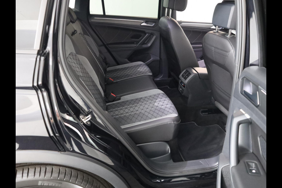 Volkswagen Tiguan 1.4 TSI eHybrid R-Line Business+ 245 pk Automaat (DSG) | Navigatie | Elektr. trekhaak | Parkeersensoren (Park assist) | Rondomzicht camera | Black Style pakket | R-Line |