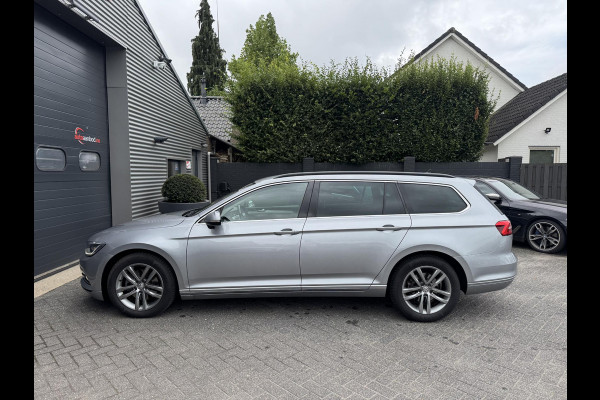 Volkswagen Passat Variant 2.0 TDI Highline Business R | Navigatie | Camera | DAB | Trekhaak |