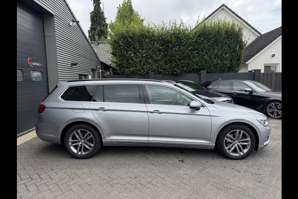 Volkswagen Passat Variant 2.0 TDI Highline Business R | Navigatie | Camera | DAB | Trekhaak |