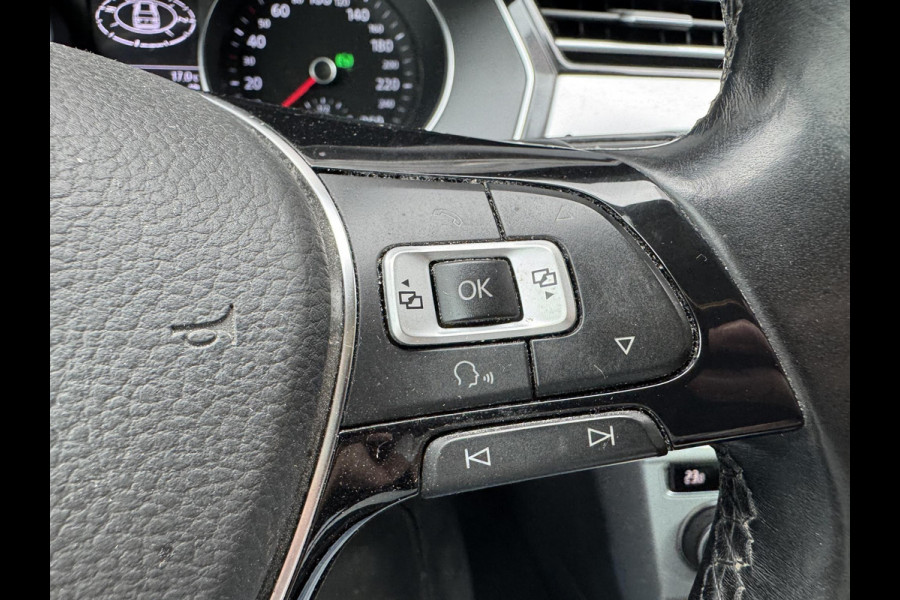 Volkswagen Passat Variant 2.0 TDI Highline Business R | Navigatie | Camera | DAB | Trekhaak |