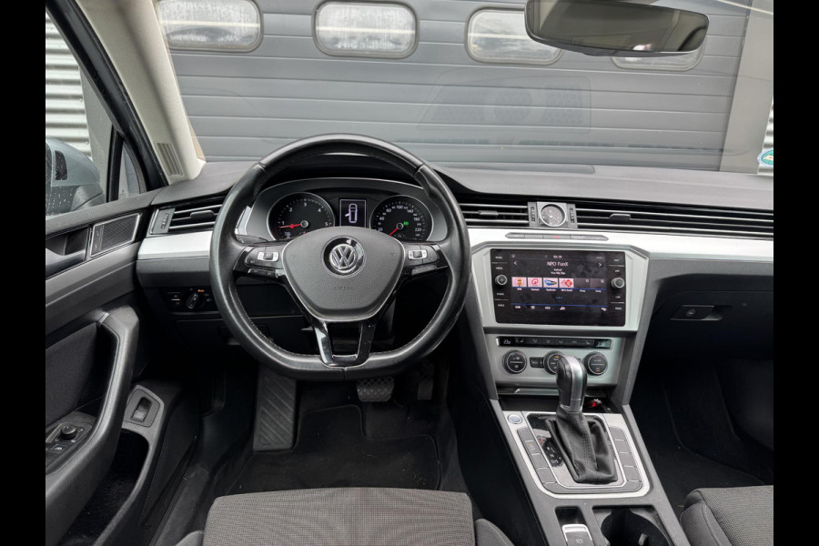 Volkswagen Passat Variant 2.0 TDI Highline Business R | Navigatie | Camera | DAB | Trekhaak |