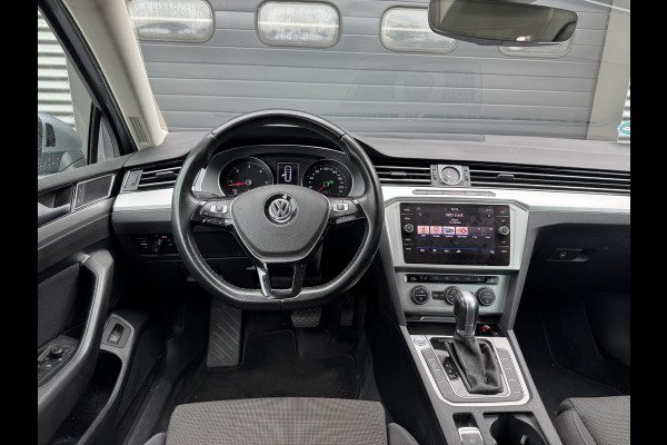 Volkswagen Passat Variant 2.0 TDI Highline Business R | Navigatie | Camera | DAB | Trekhaak |