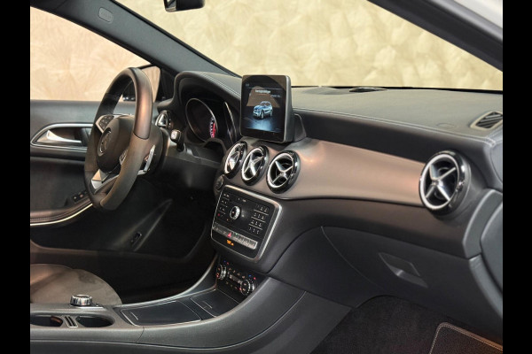 Mercedes-Benz GLA 250 4Matic Premium Plus PEAK AMG Night | Pano | Keyless | Camera | Navi | Stoelverwarming
