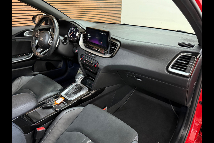 Kia Ceed 1.4 T-GDi Automaat GT-Line | Pano | Sportstoelen | Adaptive Cruise | Carplay