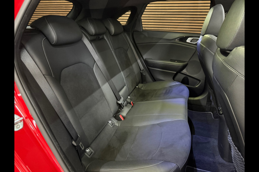 Kia Ceed 1.4 T-GDi Automaat GT-Line | Pano | Sportstoelen | Adaptive Cruise | Carplay