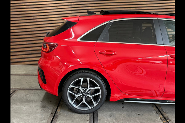 Kia Ceed 1.4 T-GDi Automaat GT-Line | Pano | Sportstoelen | Adaptive Cruise | Carplay