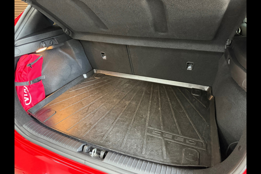 Kia Ceed 1.4 T-GDi Automaat GT-Line | Pano | Sportstoelen | Adaptive Cruise | Carplay