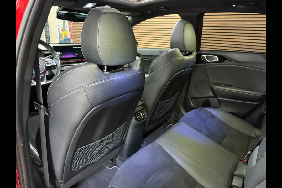 Kia Ceed 1.4 T-GDi Automaat GT-Line | Pano | Sportstoelen | Adaptive Cruise | Carplay