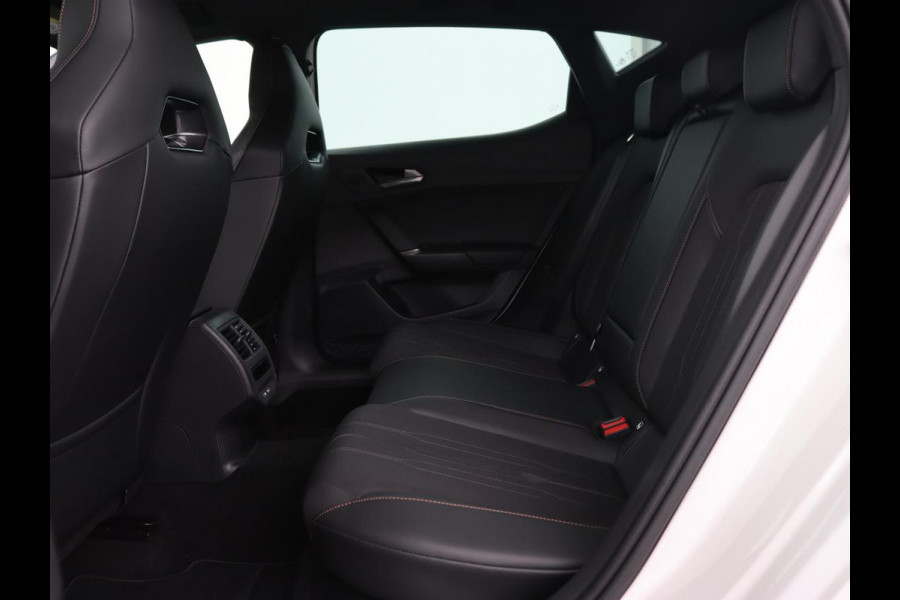 CUPRA Leon 1.4 e-Hybrid | Stoel & stuurverwarming | Camera | Carplay | Sfeerverlichting | Navigatie | Keyless | Full LED | Sportstoelen | PHEV