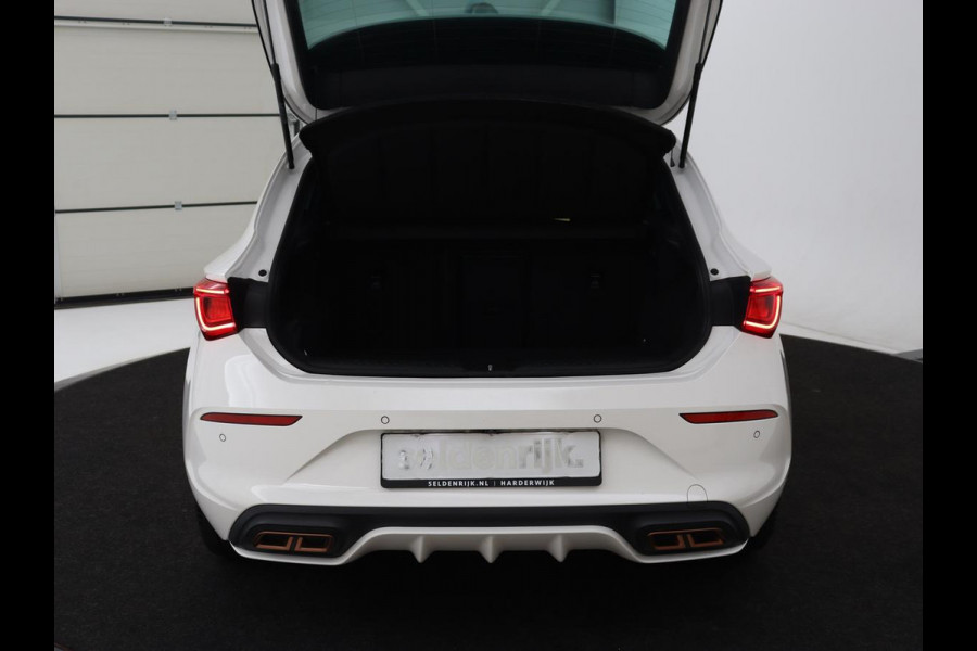 CUPRA Leon 1.4 e-Hybrid | Stoel & stuurverwarming | Camera | Carplay | Sfeerverlichting | Navigatie | Keyless | Full LED | Sportstoelen | PHEV