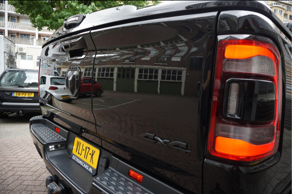 Dodge Ram 1500 5.7 V8 4x4 Crew Cab Laramie Sport | Luchtvering | HUD | Adaptieve Cruise | Lane Departure Meesturen | Keyless | Camerabeeld spiegel | Harman Kardon | Apple Carplay | Gedeelde achterklep | 200 liter LPG