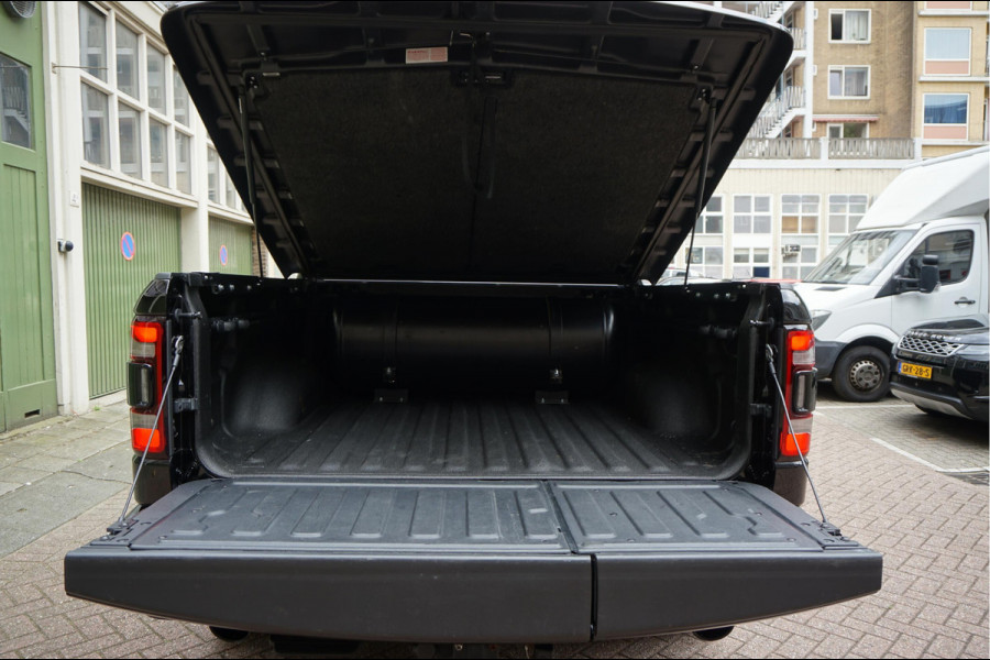Dodge Ram 1500 5.7 V8 4x4 Crew Cab Laramie Sport | Luchtvering | HUD | Adaptieve Cruise | Lane Departure Meesturen | Keyless | Camerabeeld spiegel | Harman Kardon | Apple Carplay | Gedeelde achterklep | 200 liter LPG