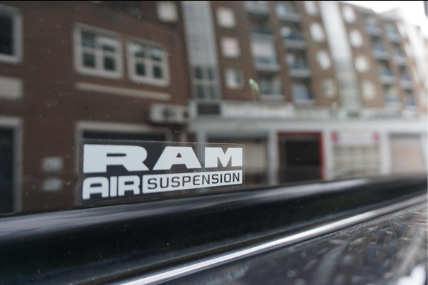 Dodge Ram 1500 5.7 V8 4x4 Crew Cab Laramie Sport | Luchtvering | HUD | Adaptieve Cruise | Lane Departure Meesturen | Keyless | Camerabeeld spiegel | Harman Kardon | Apple Carplay | Gedeelde achterklep | 200 liter LPG