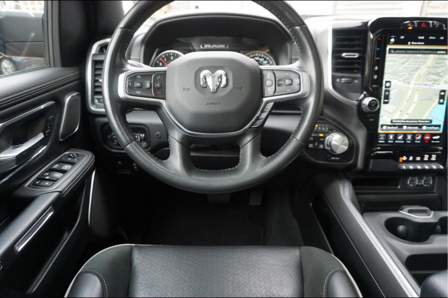 Dodge Ram 1500 5.7 V8 4x4 Crew Cab Laramie Sport | Luchtvering | HUD | Adaptieve Cruise | Lane Departure Meesturen | Keyless | Camerabeeld spiegel | Harman Kardon | Apple Carplay | Gedeelde achterklep | 200 liter LPG