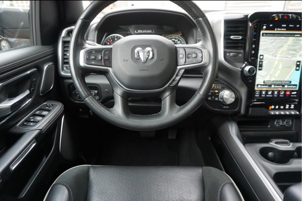 Dodge Ram 1500 5.7 V8 4x4 Crew Cab Laramie Sport | Luchtvering | HUD | Adaptieve Cruise | Lane Departure Meesturen | Keyless | Camerabeeld spiegel | Harman Kardon | Apple Carplay | Gedeelde achterklep | 200 liter LPG
